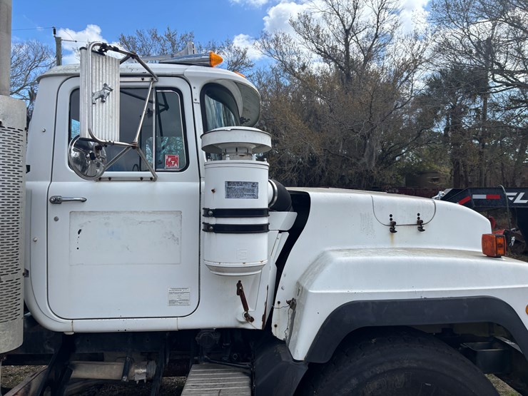 1999-mack-rd600-image-16