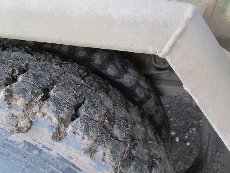 2001-freightliner-fl70-image-5