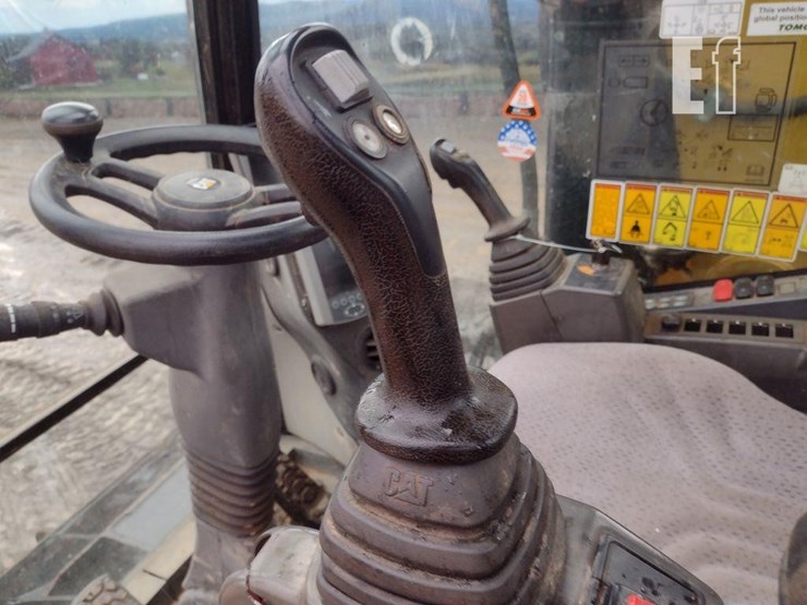 caterpillar-m322f-image-12