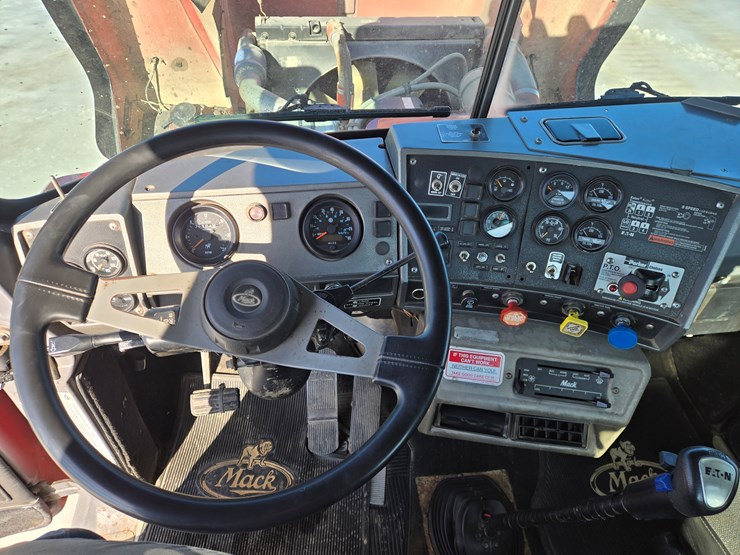 2000-mack-rd688s-image-59