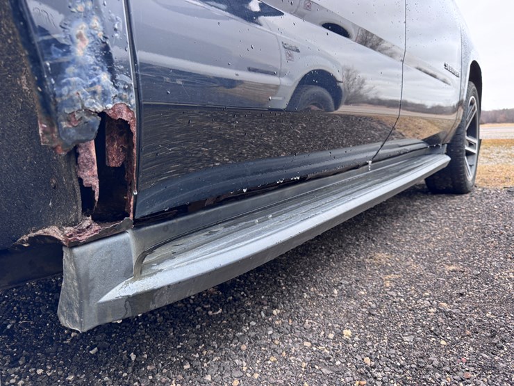 2015-chevrolet-suburban-image-16