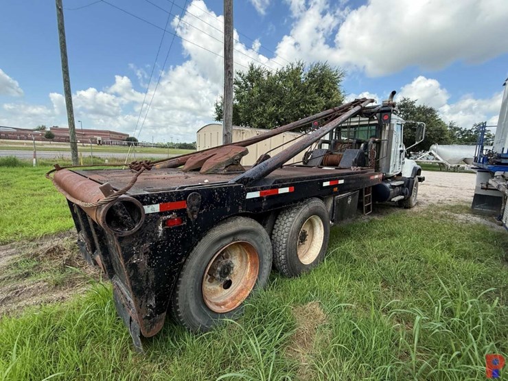 2007-mack-cv713-t/a-65k-gin-pole-winch-truck-image-4
