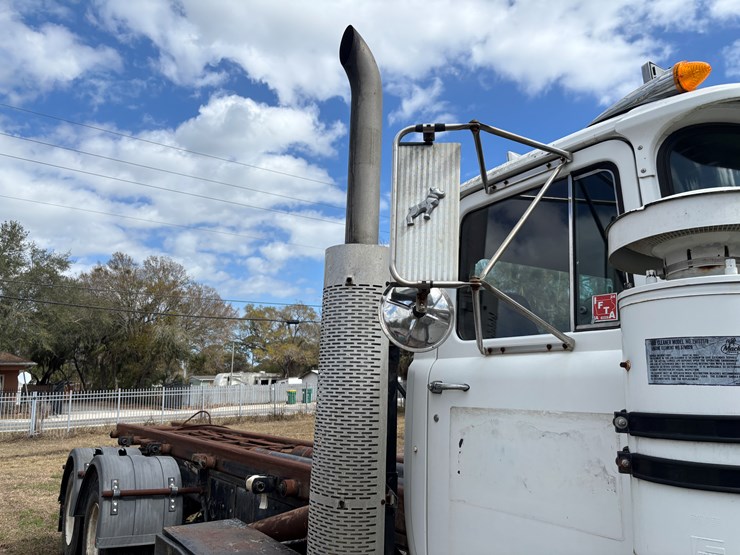 1999-mack-rd600-image-61