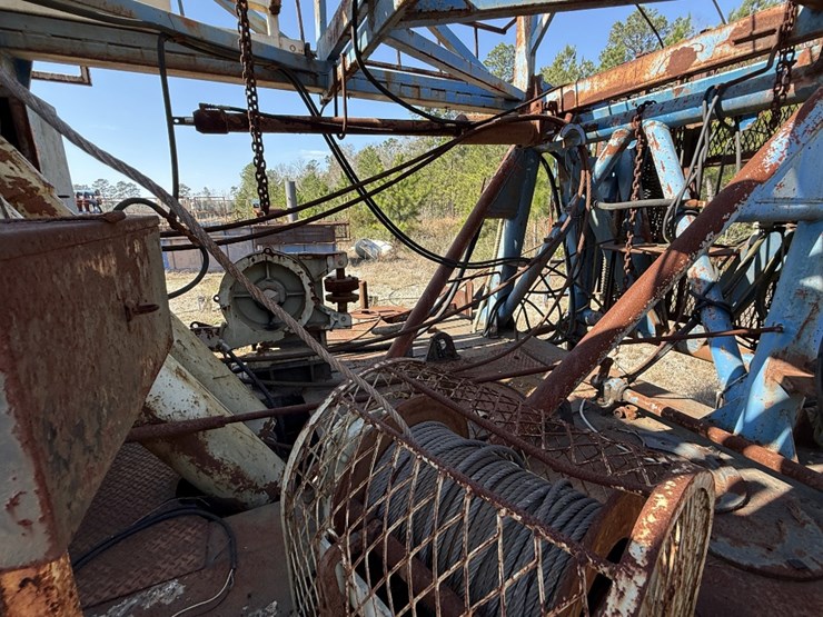 2007-moor-rig-xj60-dd-104'-200k-5-axle-well-service-workover-rig-image-17