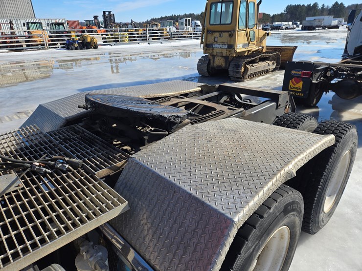 2000-mack-rd688s-image-23