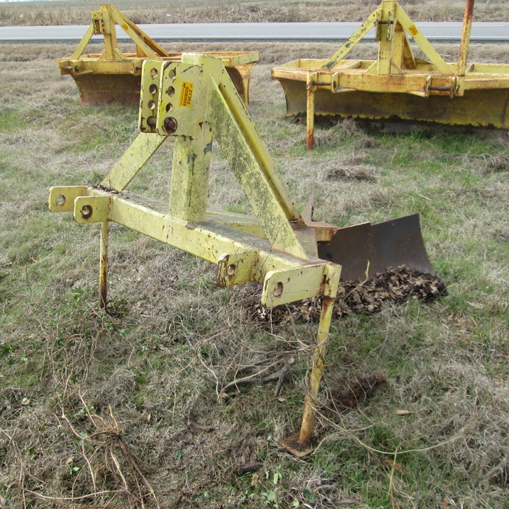 #27362 • Allen Mfg V Ditcher AM2419108