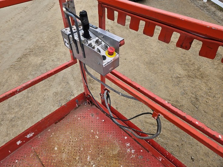 2017-skyjack-sj6832rt-image-30