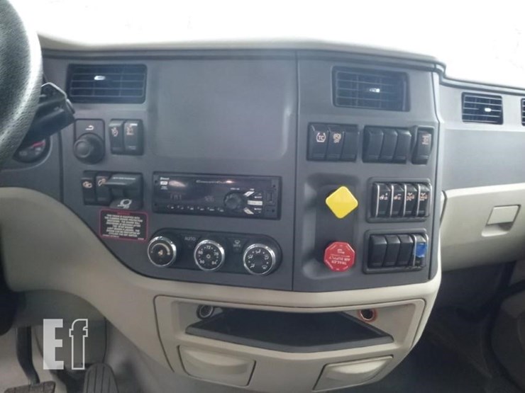 2020-peterbilt-579-image-10