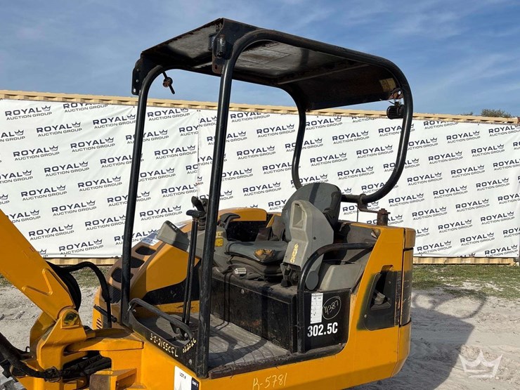 caterpillar-302.5c-image-22