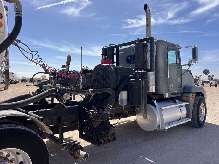 1996-freightliner-t/a-daycab-kill-truck-&-2008-overland-t/a-kill-trailer-image-6