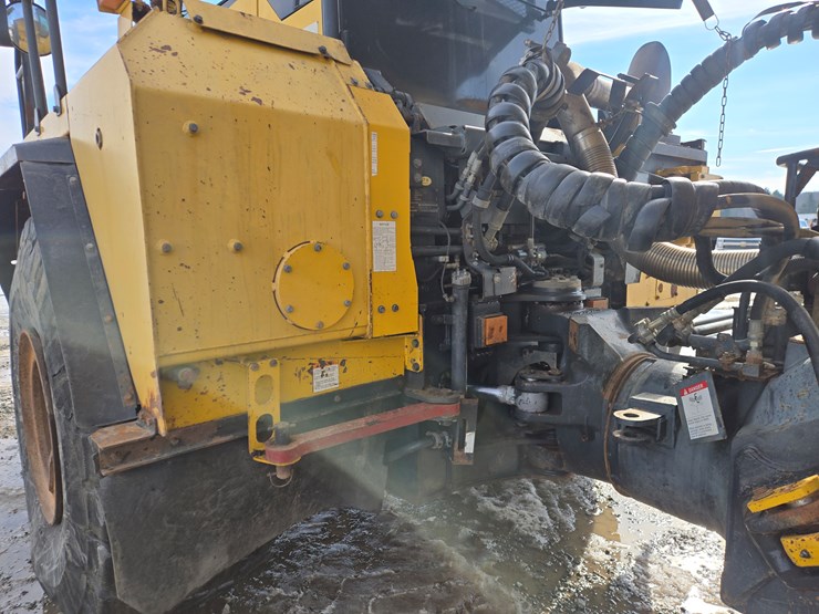 komatsu-hm400-2-image-12