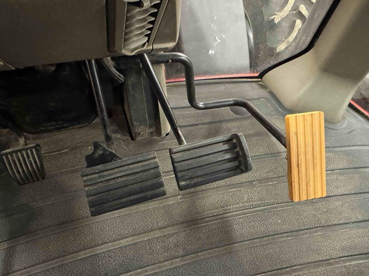 2010-case-ih-275-image-32