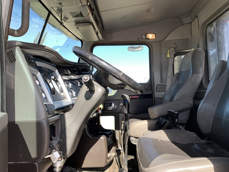 2015-kenworth-t800-image-10