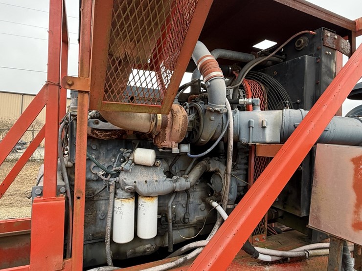 2008-crown-ce600-dd-5-axle-well-service-workover-rig-for-parts-image-4