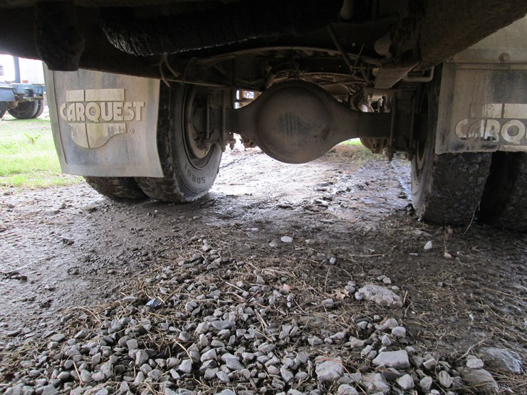 2001-freightliner-fl70-image-18