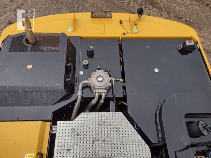 caterpillar-m322f-image-40