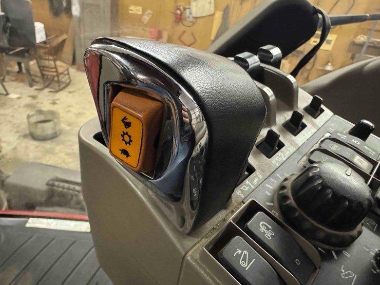 2010-case-ih-275-image-35