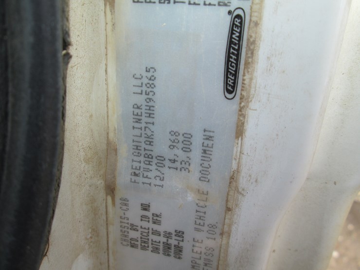 2001-freightliner-fl70-image-52