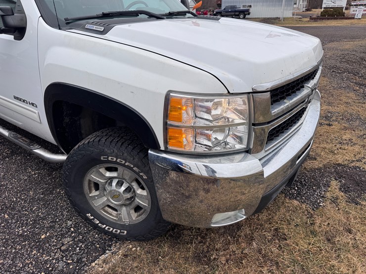 2010-chevrolet-2500hd-image-16