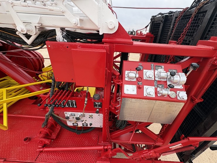 2012-rig-works-mustang-550-image-13