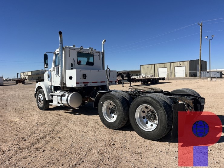 2021-freightliner-coronado-122-sd-image-2