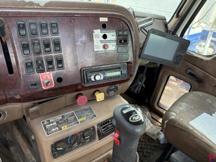 2007-mack-cv713-t/a-65k-gin-pole-winch-truck-image-17