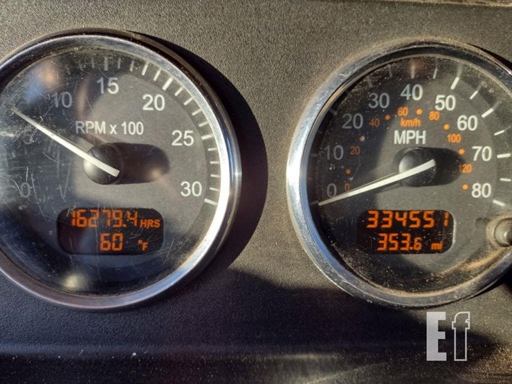 2013-peterbilt-337-image-11