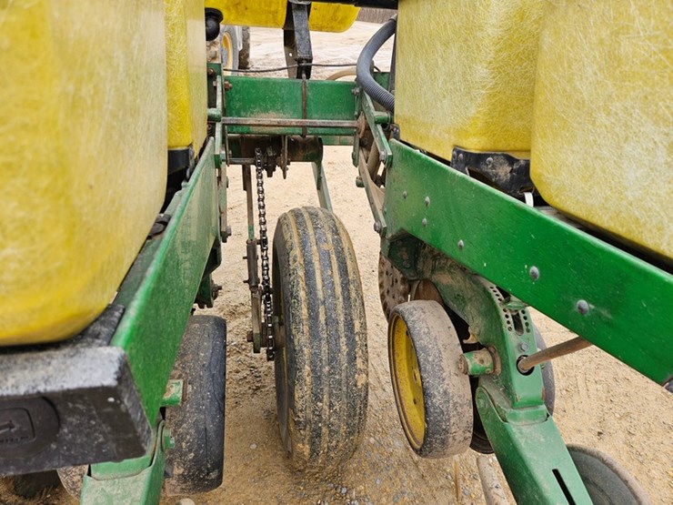 john-deere-7200-image-24