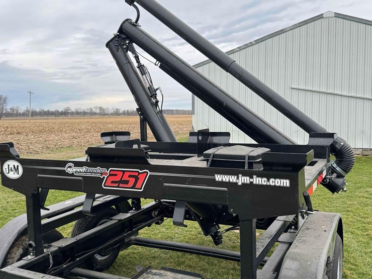 2023-j-&-m-251st-speedtender-image-21