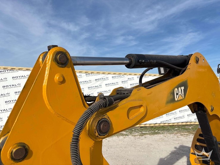 caterpillar-302.5c-image-10