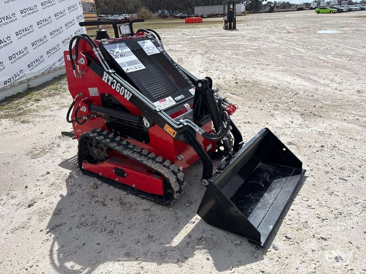 2025-ht360w-mini-walk-behind-track-loader-skid-steer-image-2