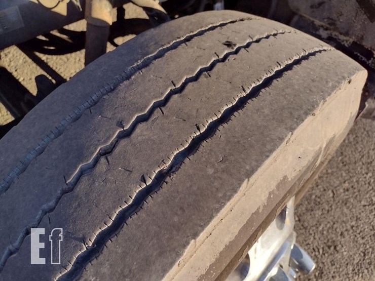 2013-peterbilt-337-image-45