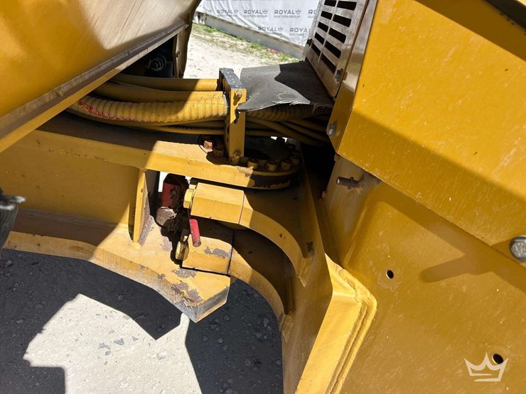 2012-caterpillar-cb54-image-14