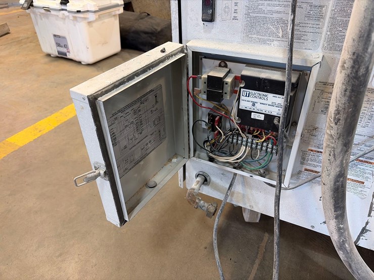 l.b.-white-premier-350df-heater-image-11