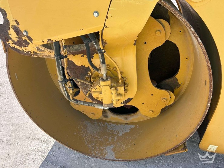 2012-caterpillar-cb54-image-16