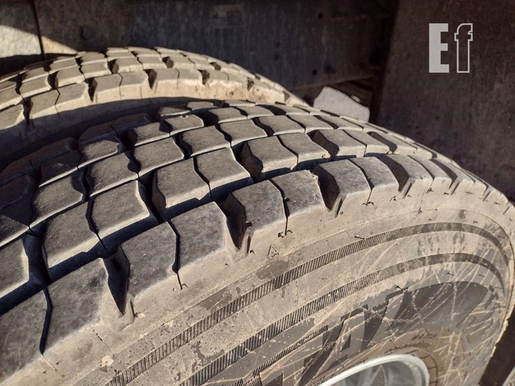 2013-peterbilt-337-image-25