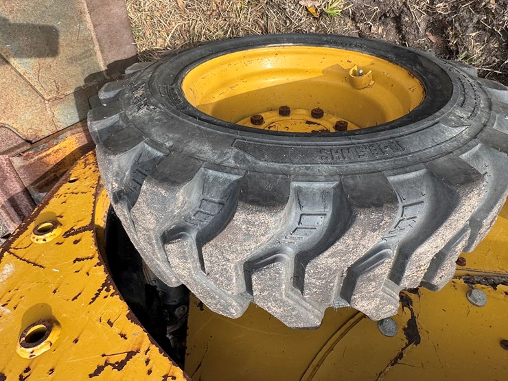 2014-caterpillar-226b3-image-40