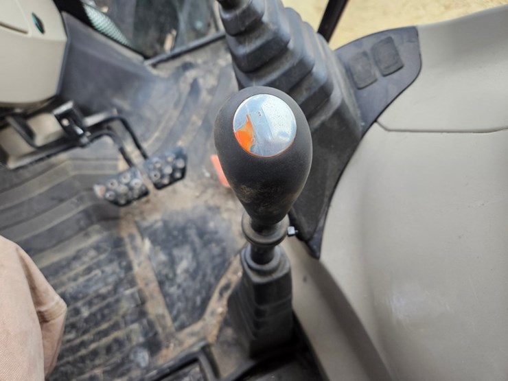 massey-ferguson-4707-image-37