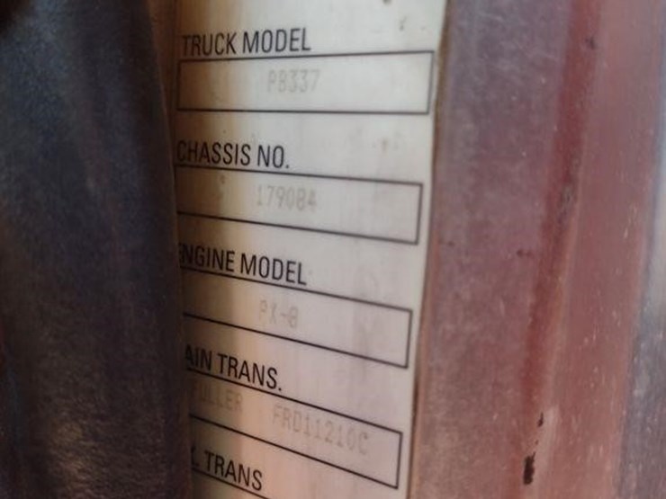 2013-peterbilt-337-image-5