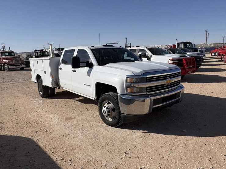 2015-chevrolet-silverado-3500hd-image-2