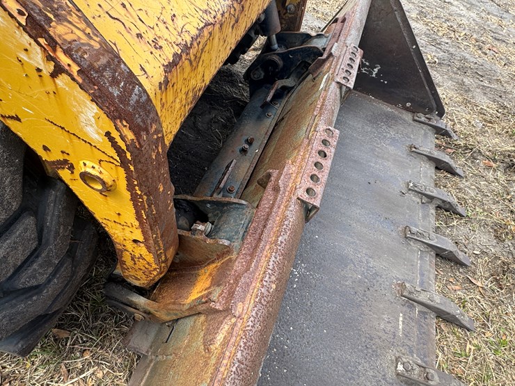 2014-caterpillar-226b3-image-14