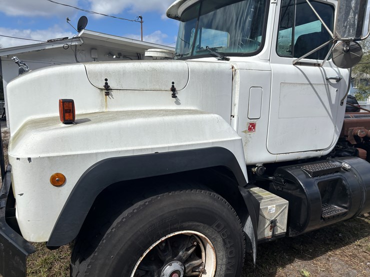 1999-mack-rd600-image-8