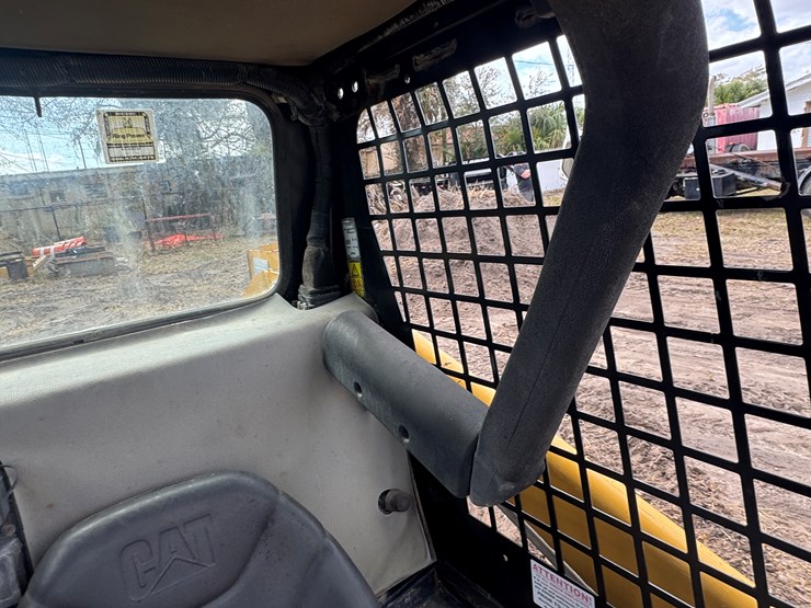 2014-caterpillar-226b3-image-32