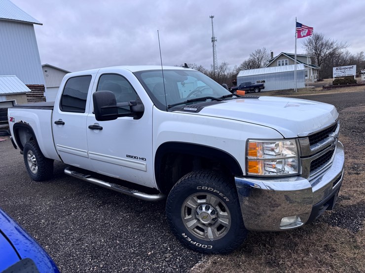 2010-chevrolet-2500hd-image-4