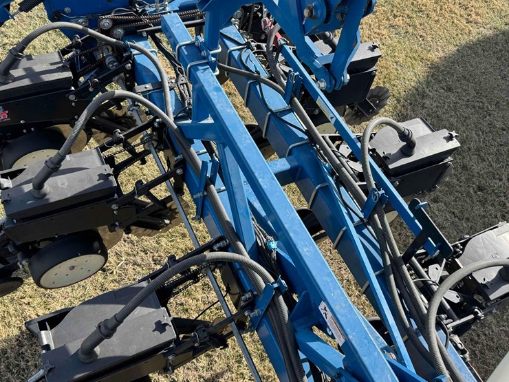 2011-kinze-3600-image-34