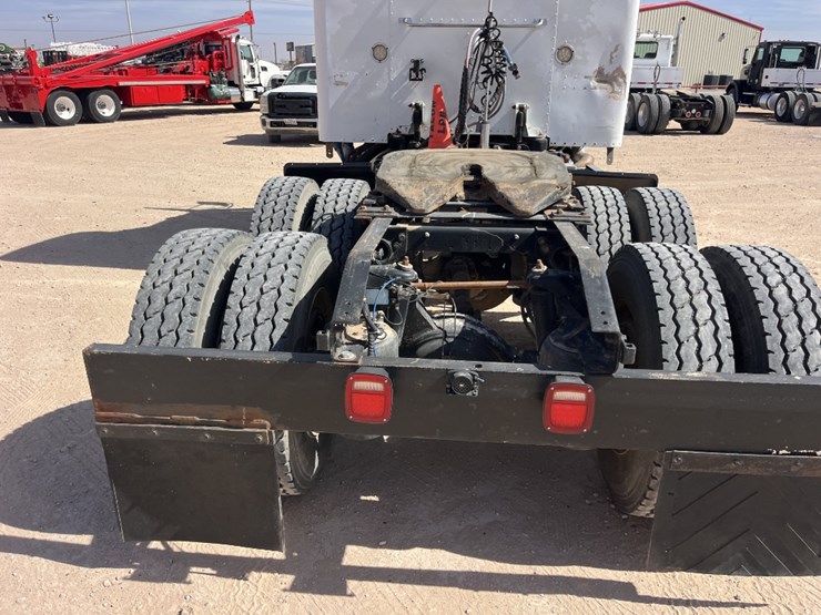 2002-peterbilt-378-image-4