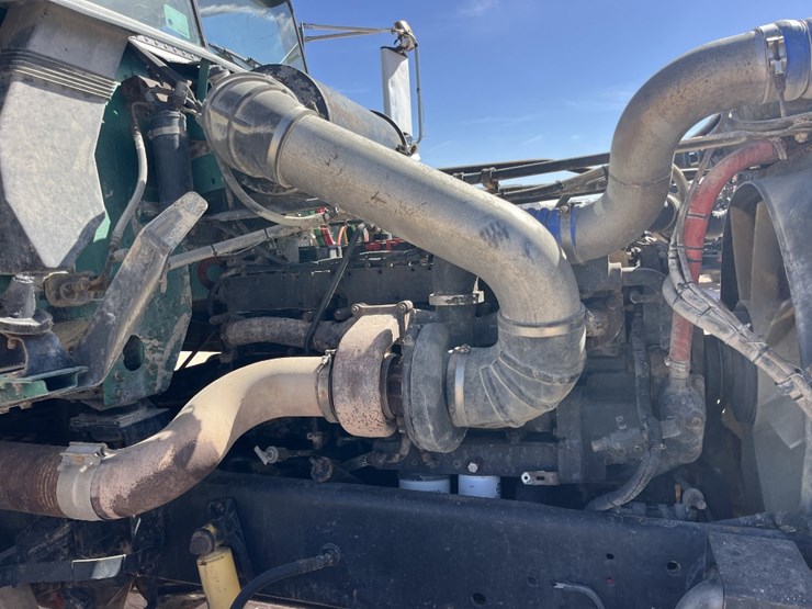 1996-freightliner-t/a-daycab-kill-truck-&-2008-overland-t/a-kill-trailer-image-15