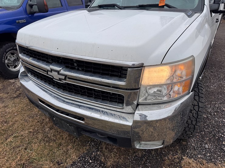 2010-chevrolet-2500hd-image-11