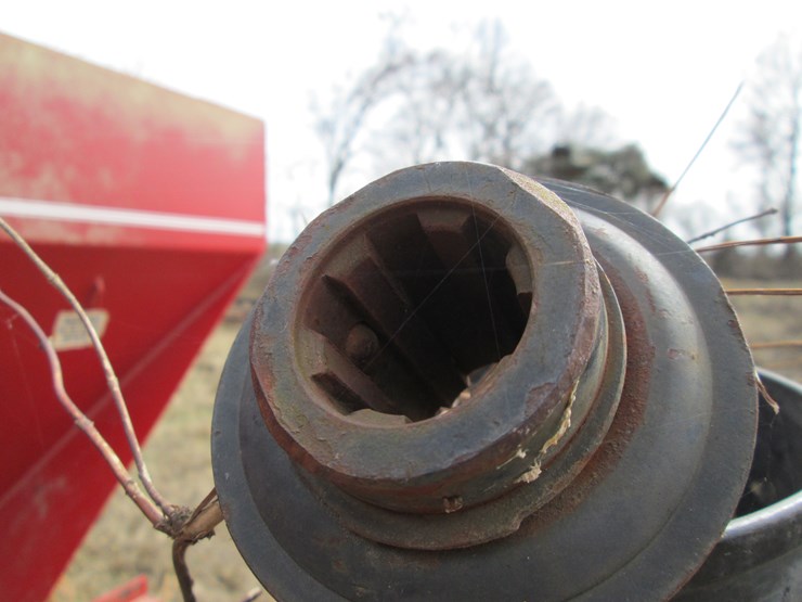 #27354-•-mallett-pull-type-spreader-image-15