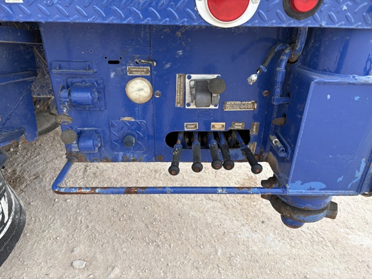 2005-international-7400-image-13